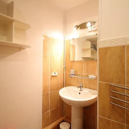 Mont-dore : T2 A 100m Du Marche Avec Wifi Au Pied Du Puy De Sancy - Fr-1-608-197 Apartment